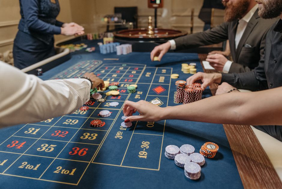 Slots, Poker & Sportsbooks: An Honest Guide to iGaming